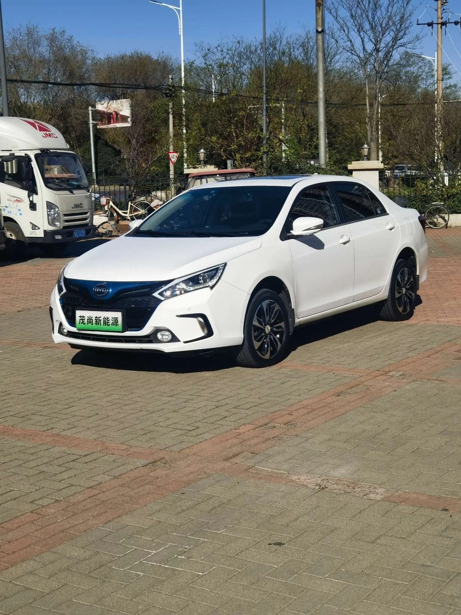 BYD QinEV  из Китая