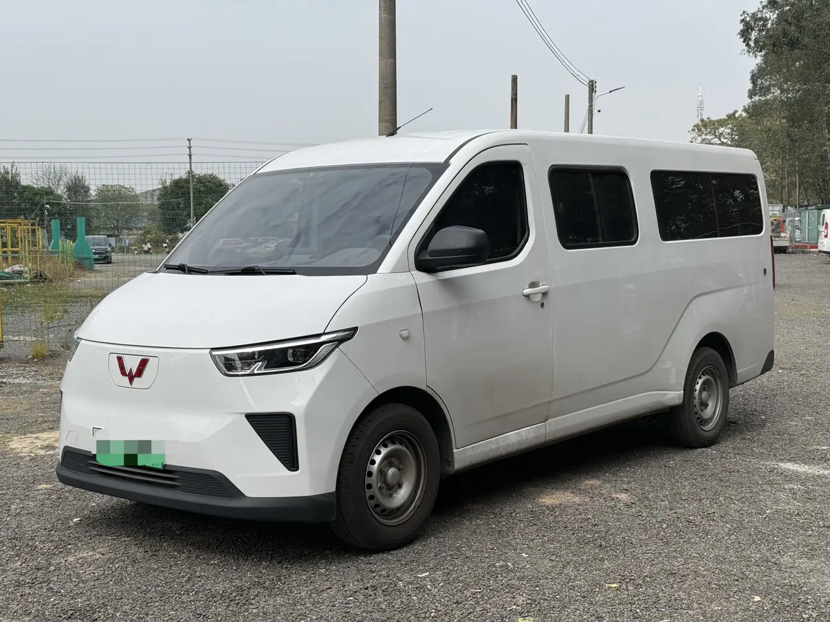 Wuling Yangguang  из Китая