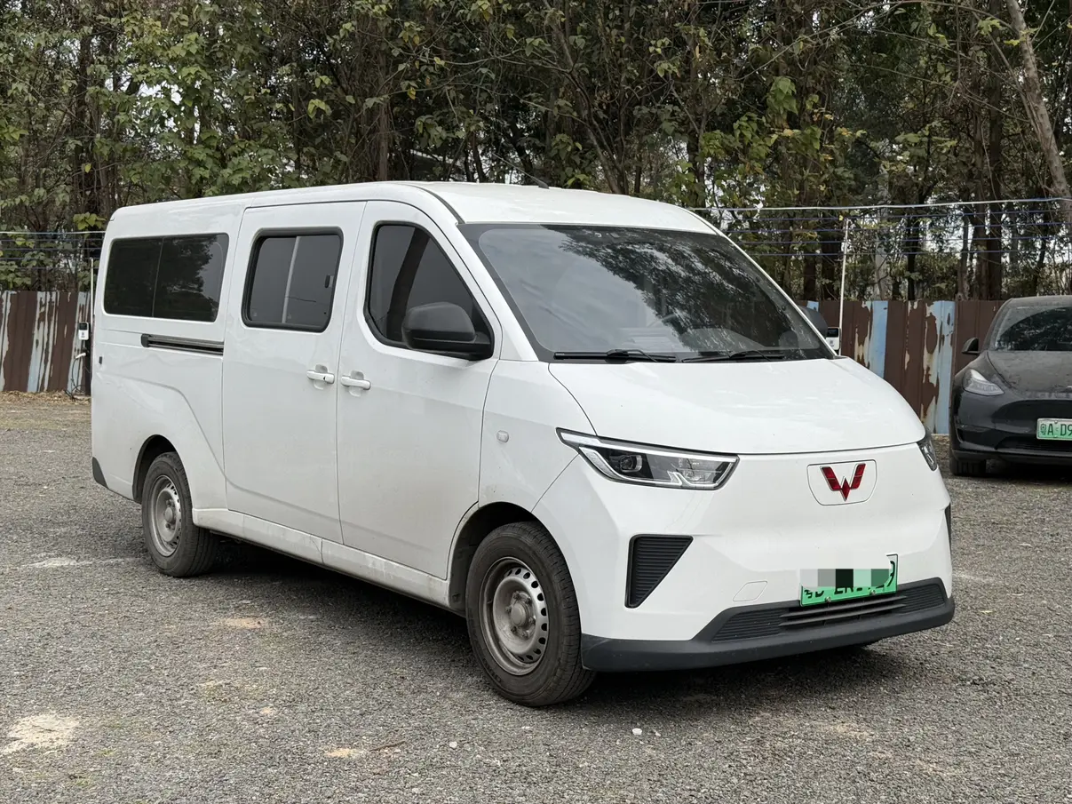 Wuling Yangguang  из Китая
