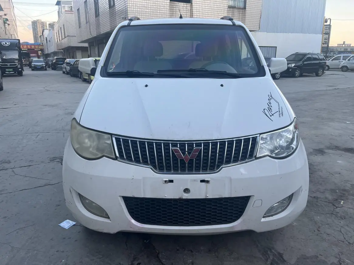 Wuling Hongguang  из Китая