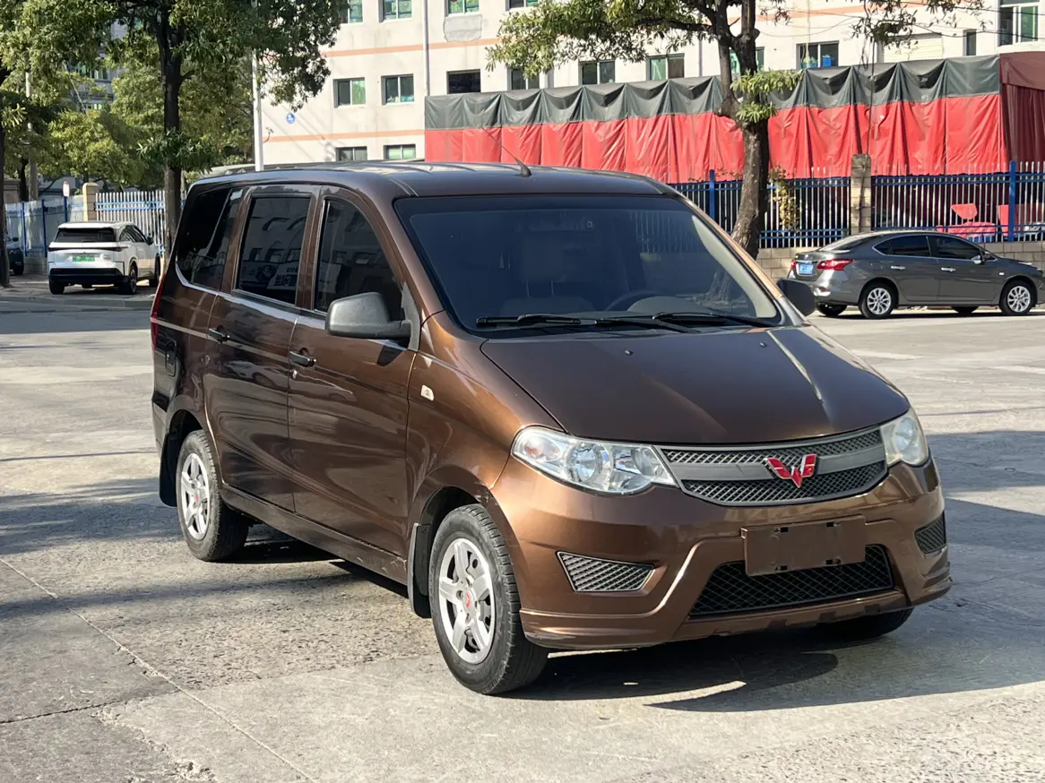 Wuling Hongguang  из Китая