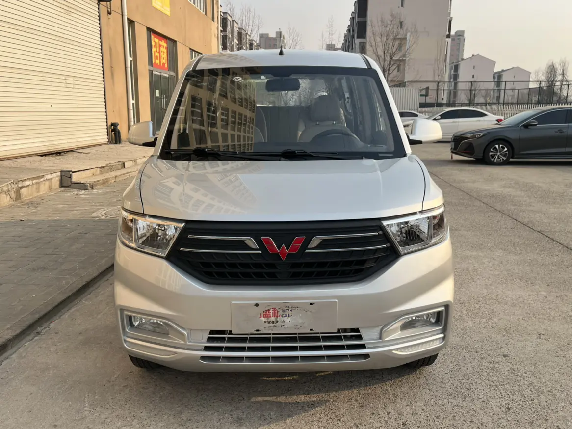 Wuling Hongguang V  из Китая