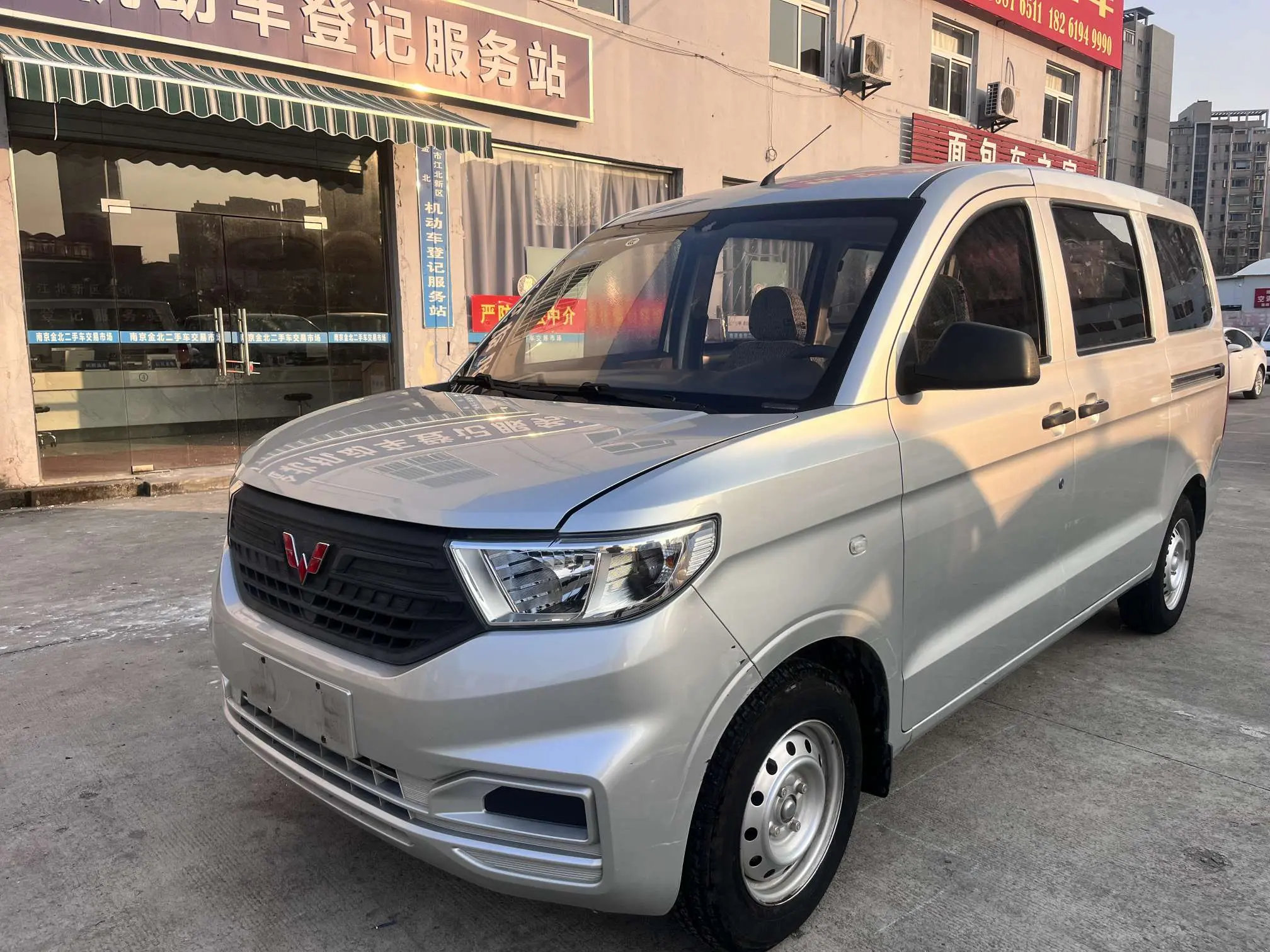 Wuling Hongguang V  из Китая