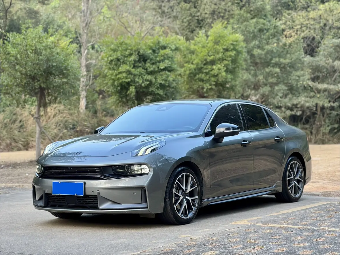 Lynk & Co 03