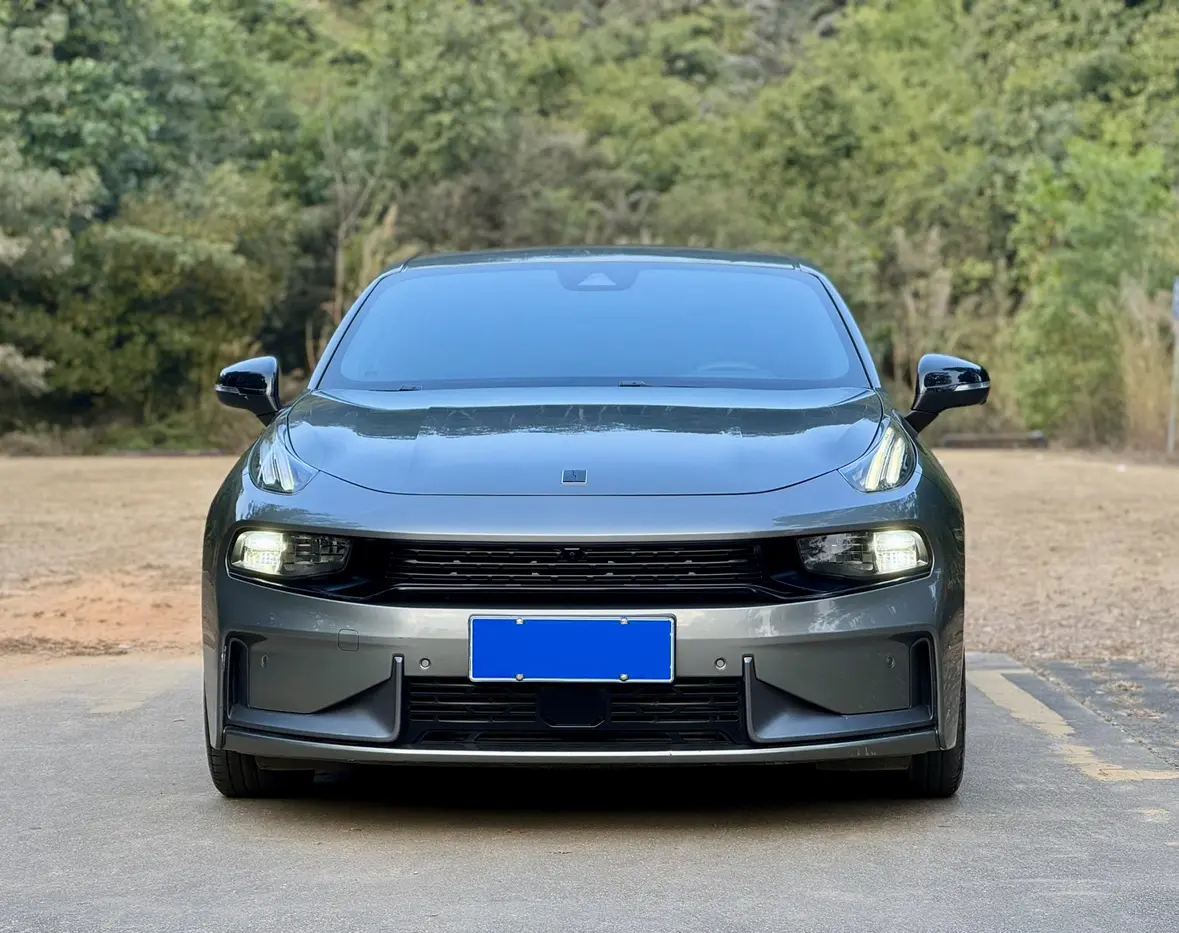 Lynk & Co 03
