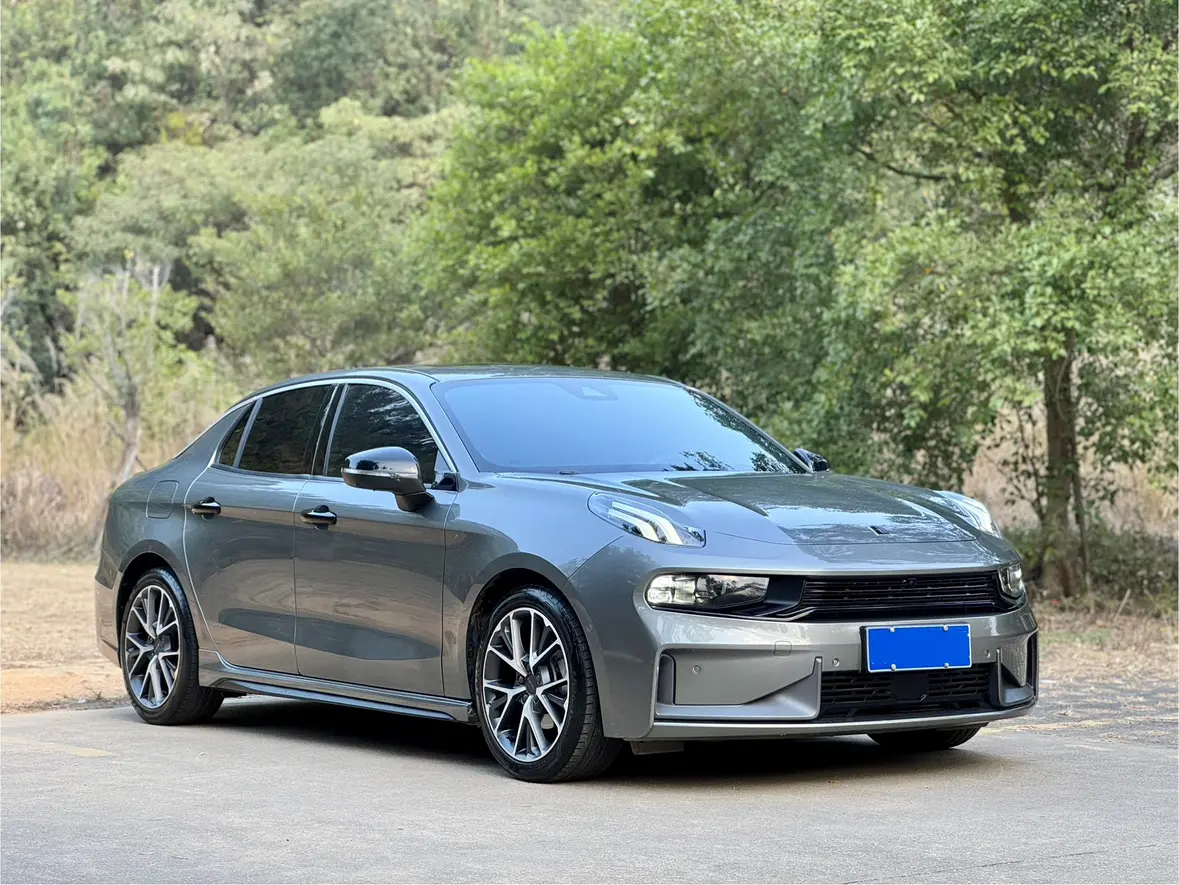 Lynk & Co 03