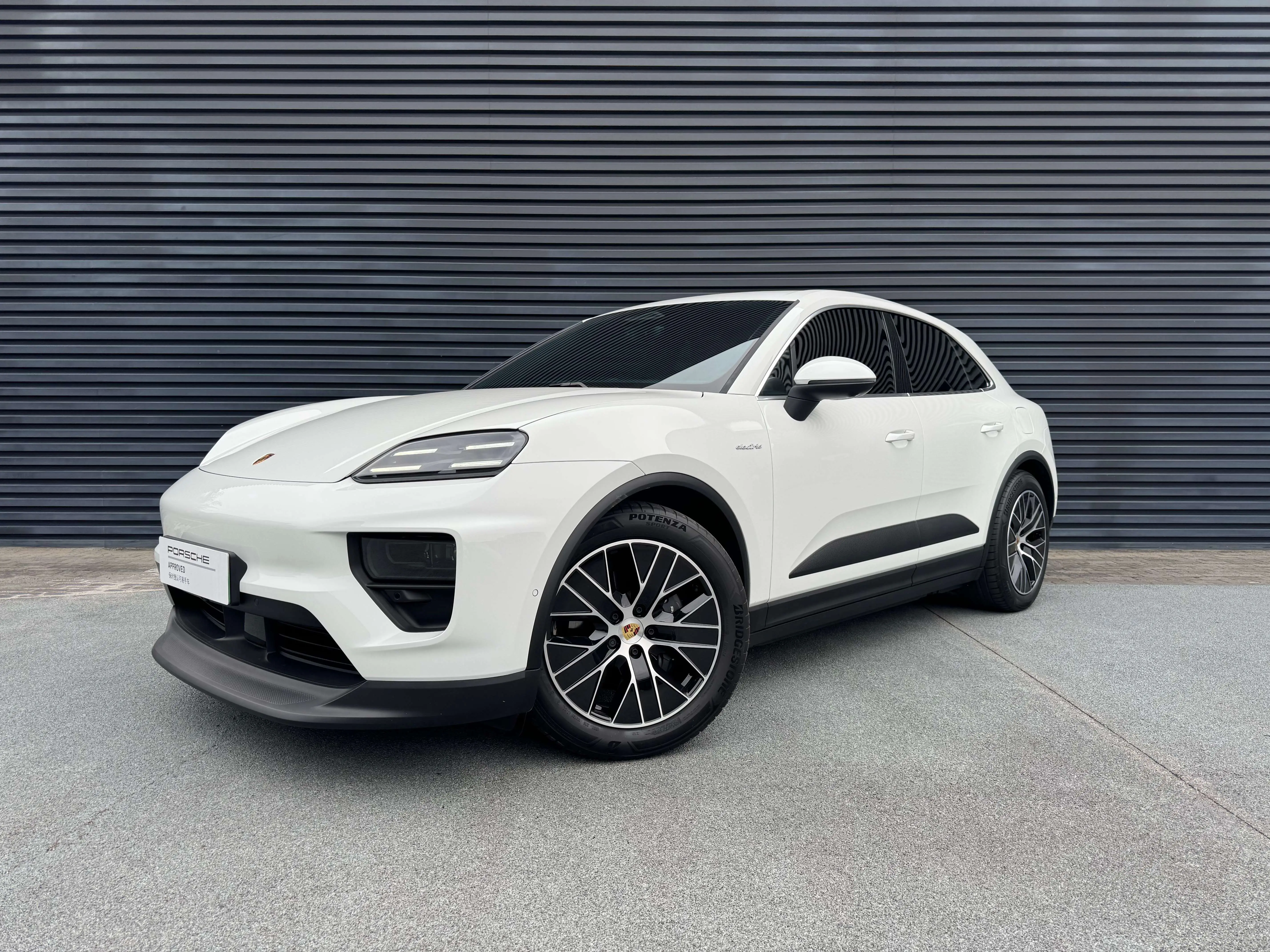 Porsche Macan EV  из Китая