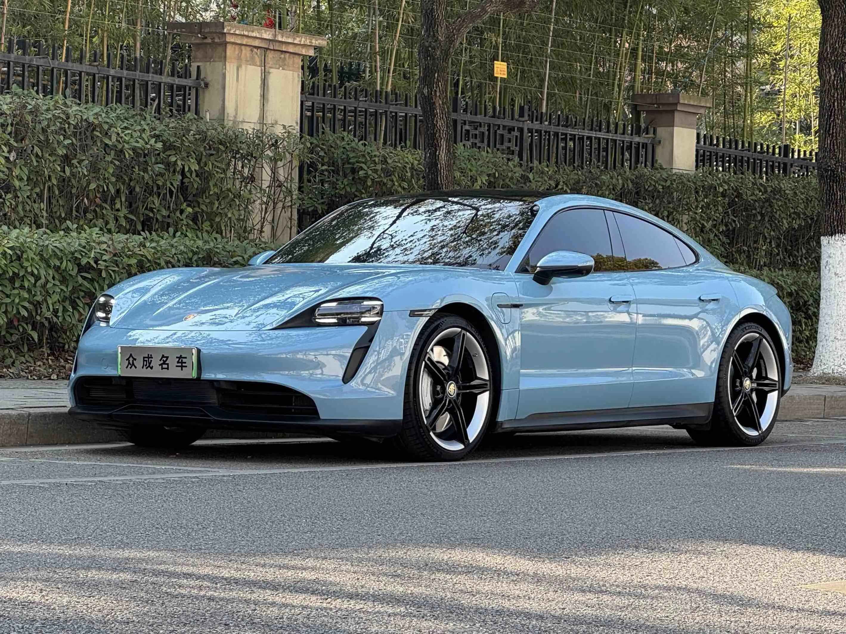 Porsche Taycan  из Китая