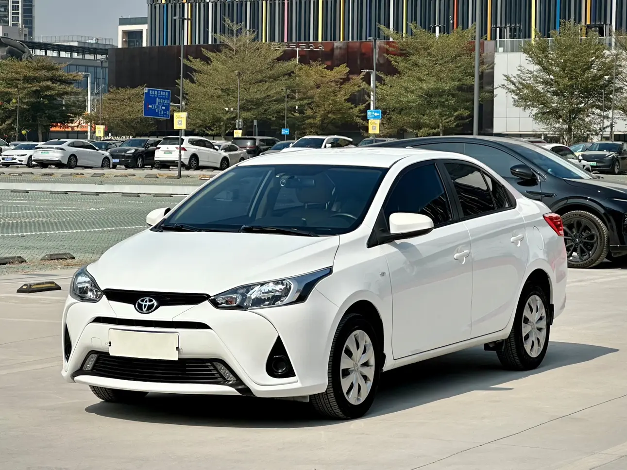 Toyota YARiS L Enjoy  из Китая
