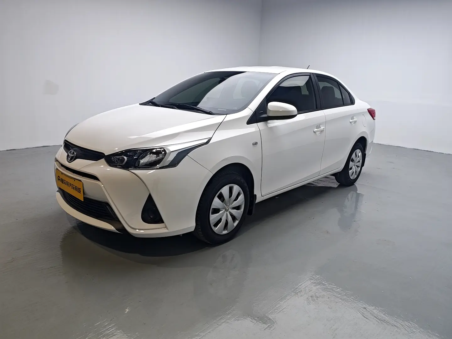 Toyota YARiS L Enjoy  из Китая