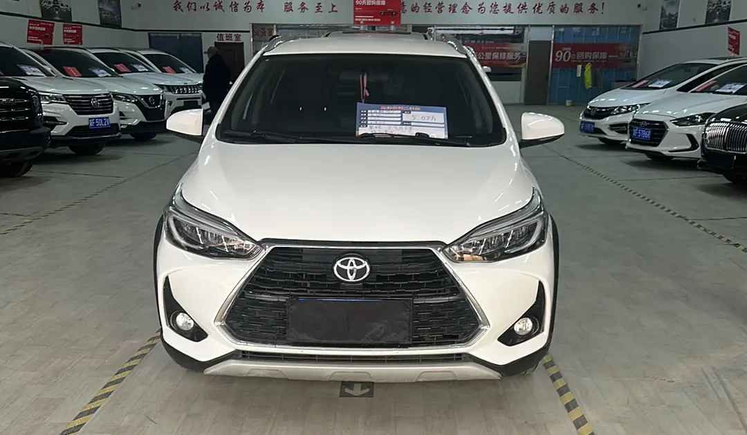 Toyota Yaris L  из Китая