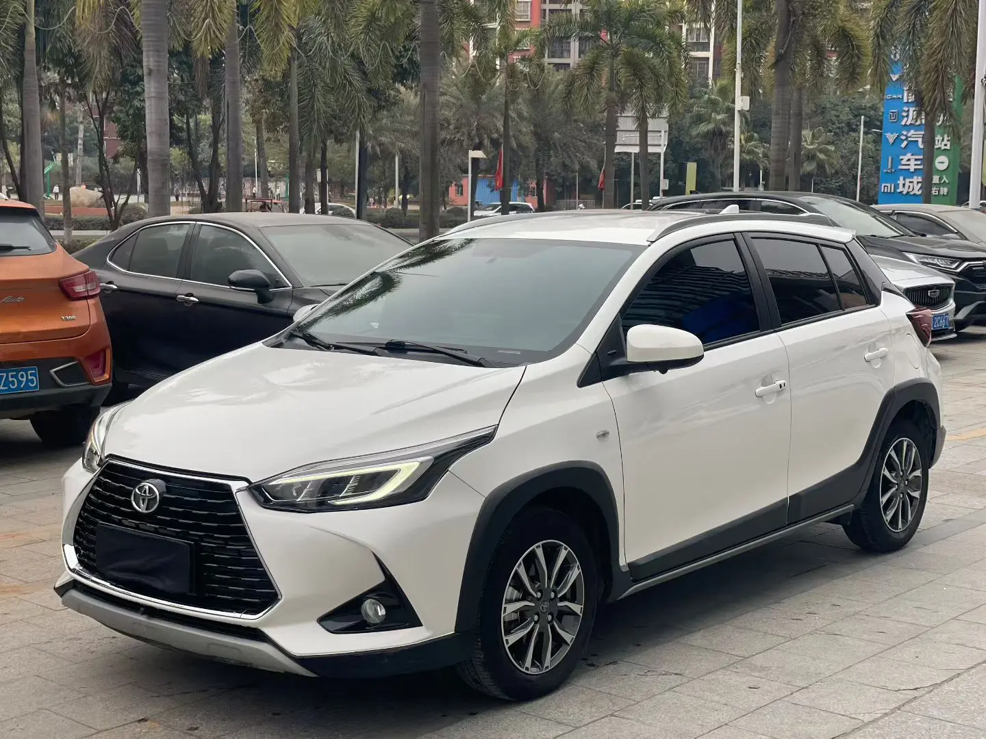 Toyota Yaris L  из Китая