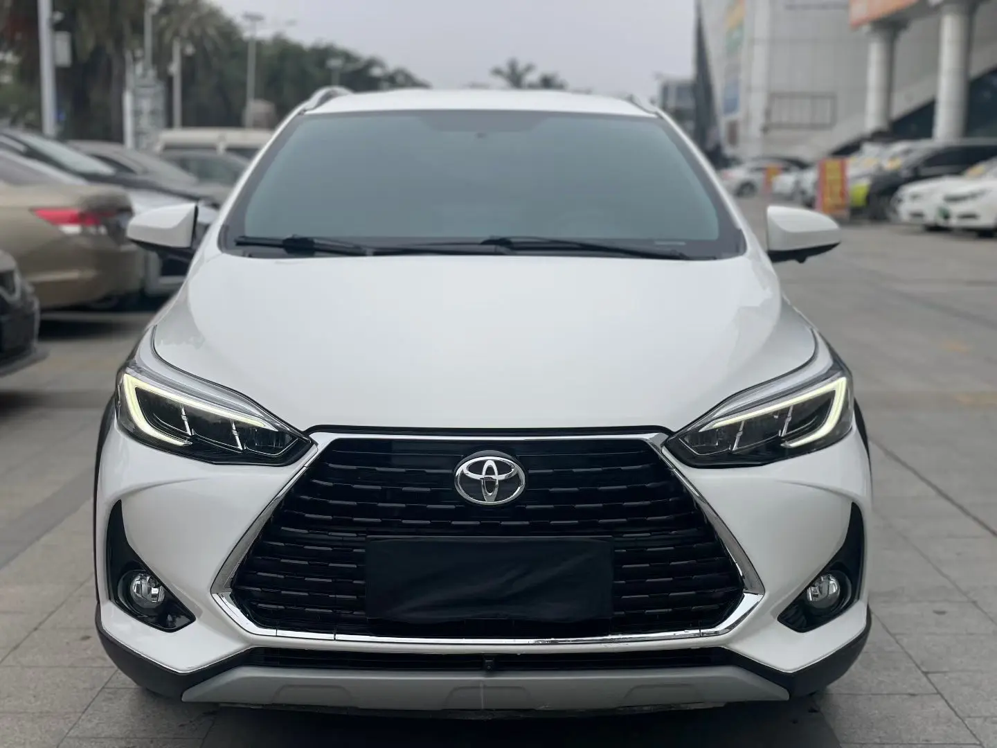 Toyota Yaris L  из Китая