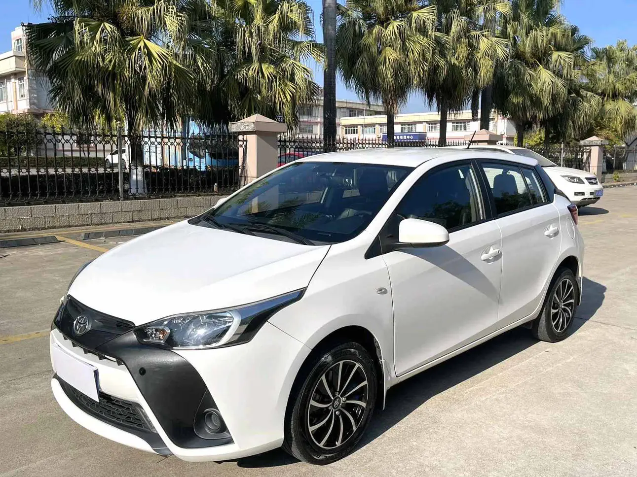 Toyota Yaris L  из Китая