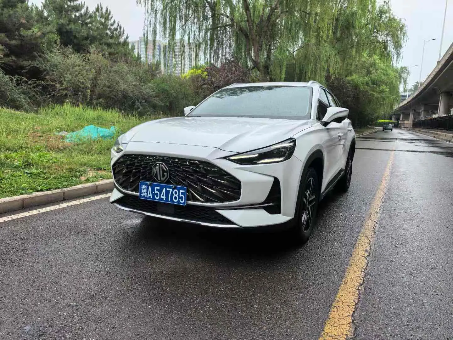 MG ONE  из Китая