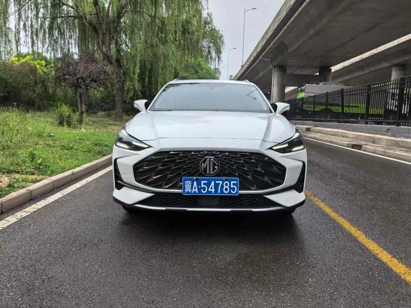 MG ONE  из Китая