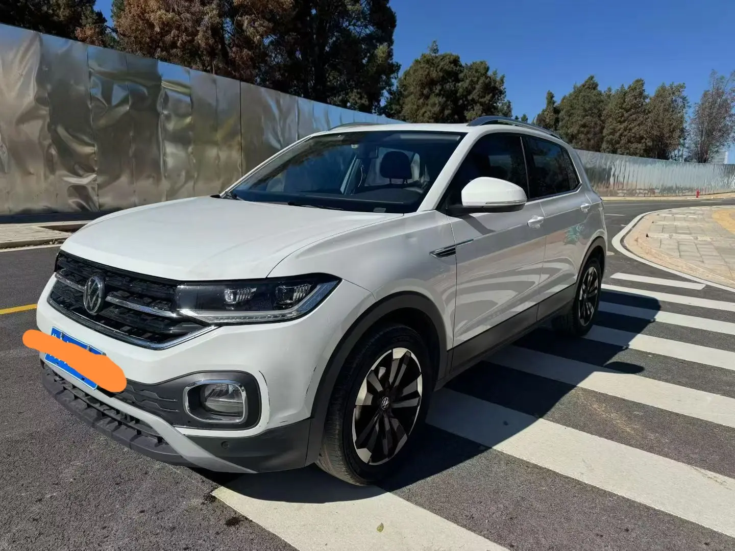 Volkswagen Explore the shadows  из Китая