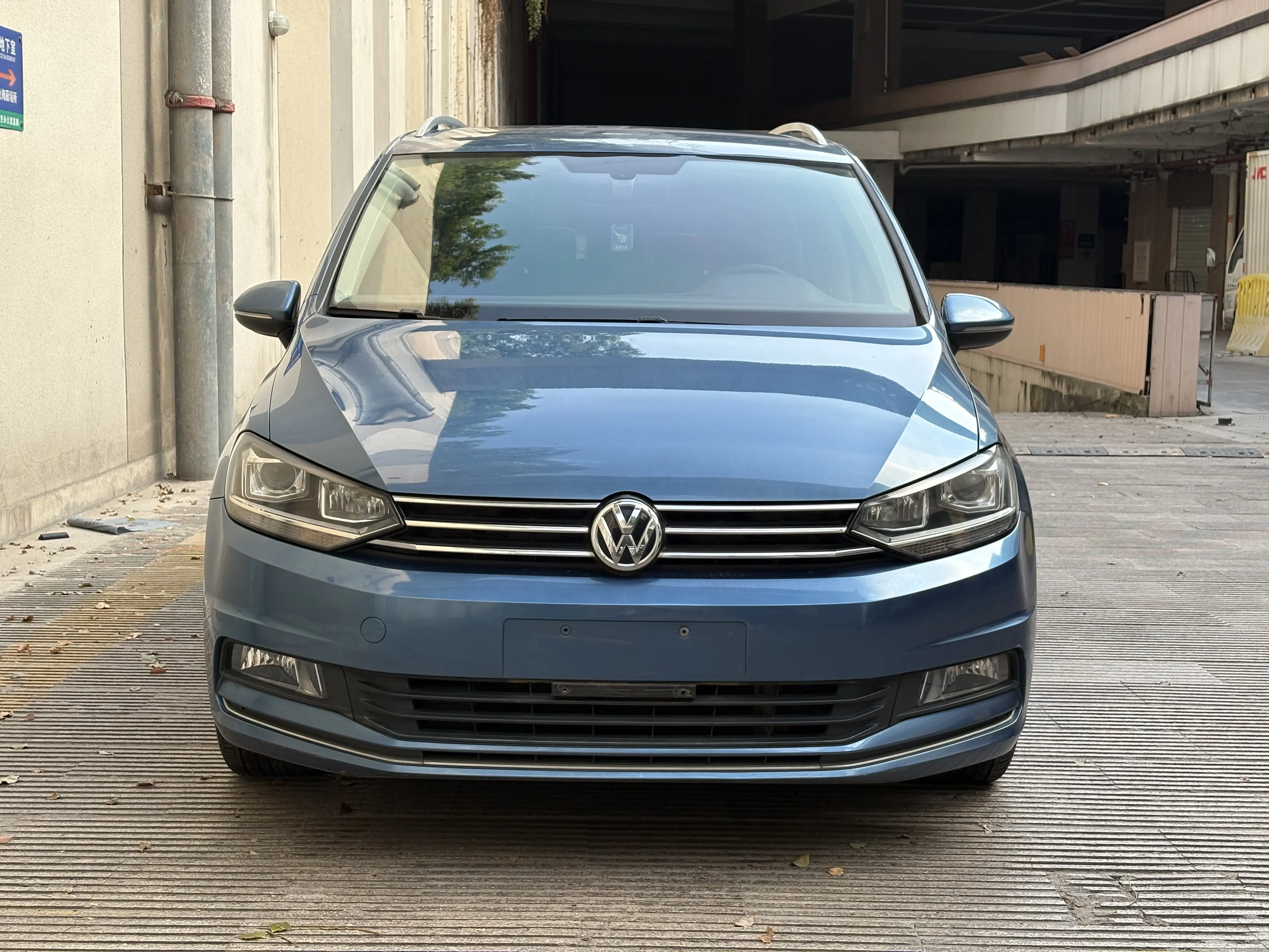 Volkswagen Touran L  из Китая