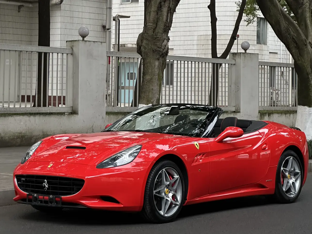 Ferrari California T  из Китая
