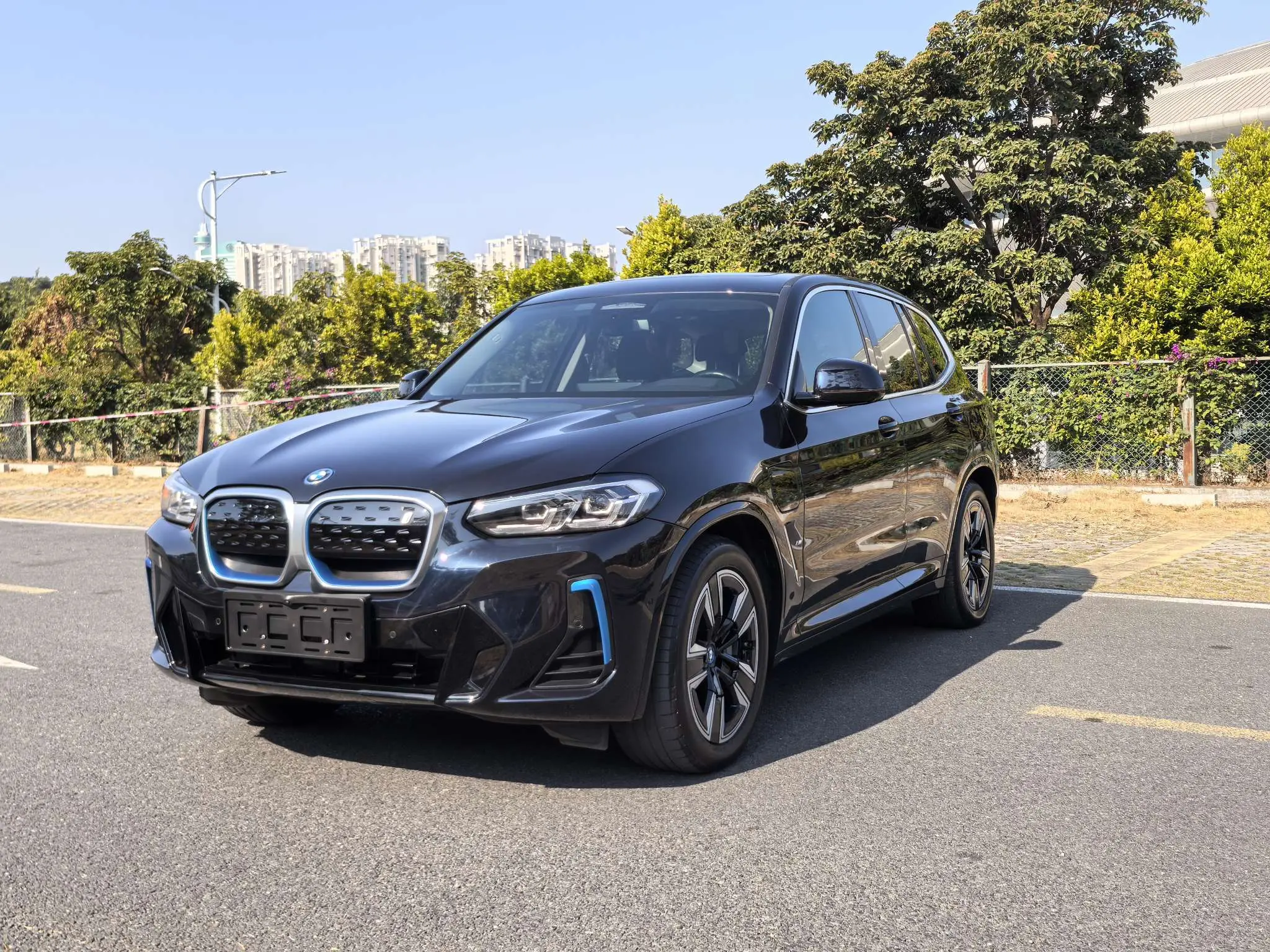 BMW iX3  из Китая