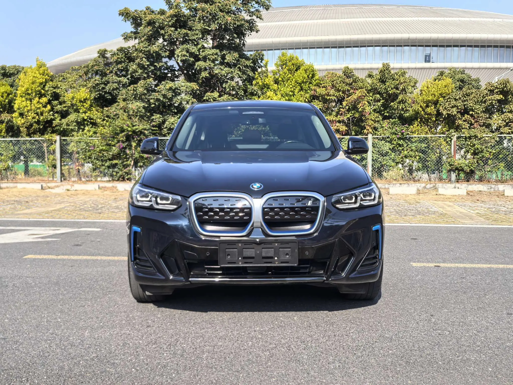 BMW iX3  из Китая
