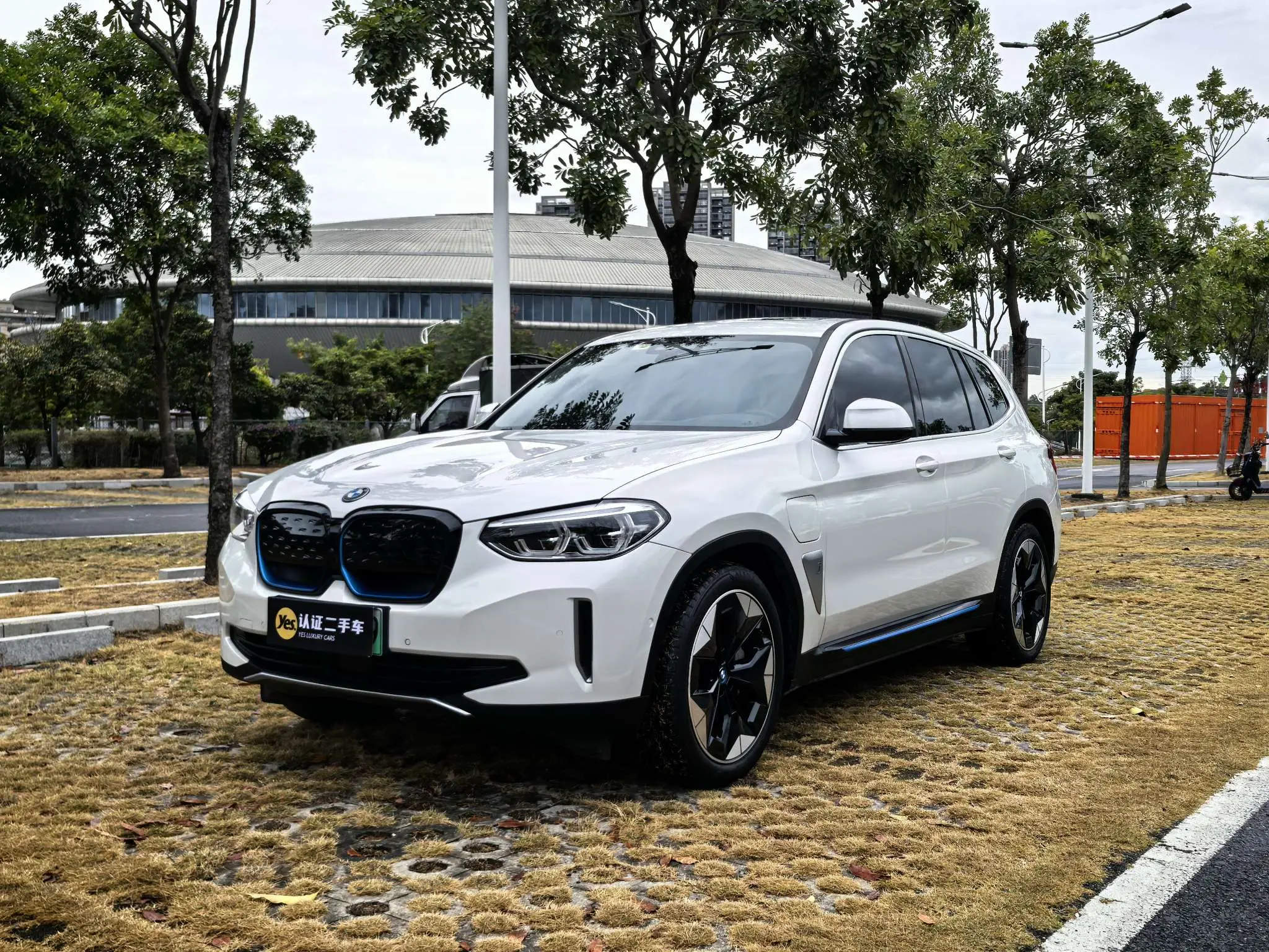 BMW iX3  из Китая