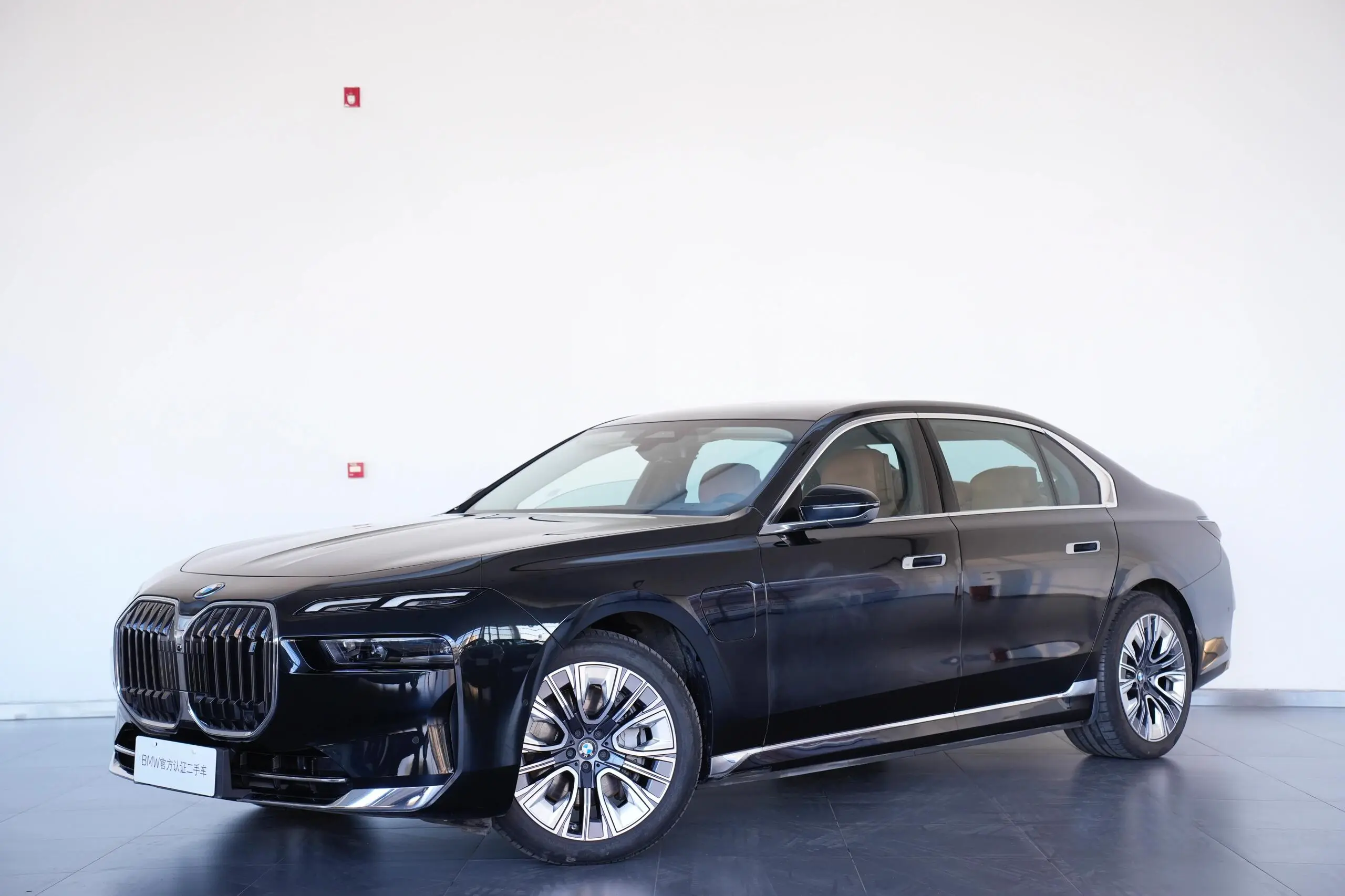 BMW i7  из Китая