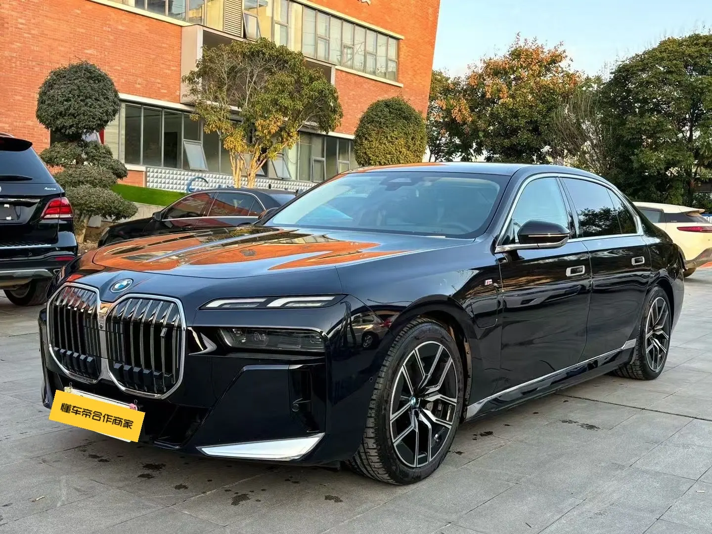BMW i7  из Китая