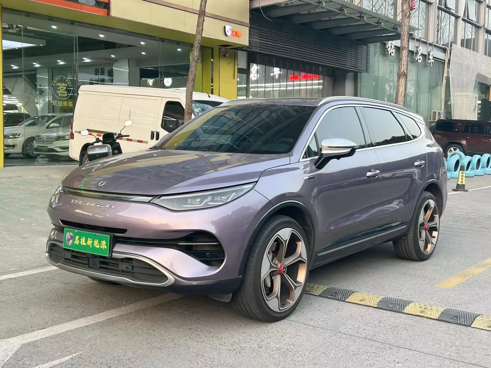 Denza X PHEV  из Китая