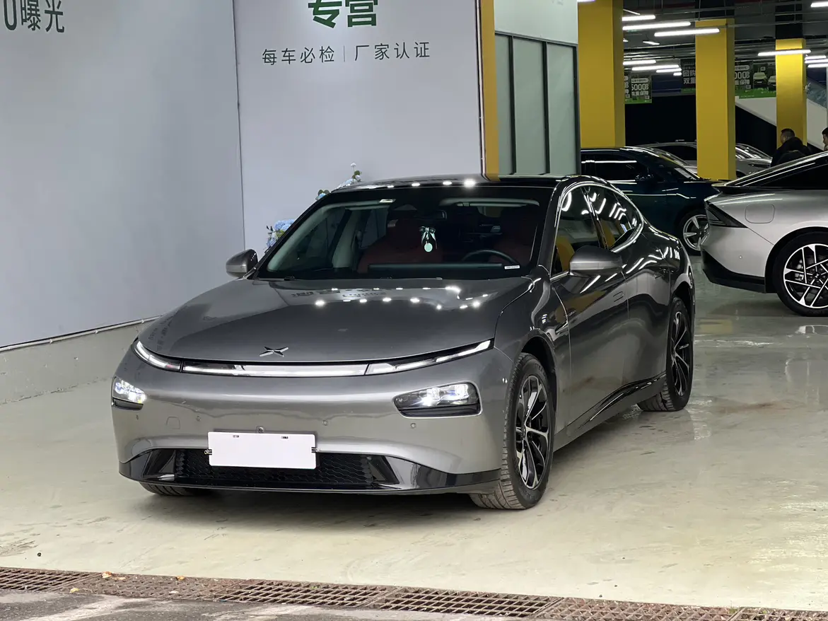 Xpeng P7  из Китая