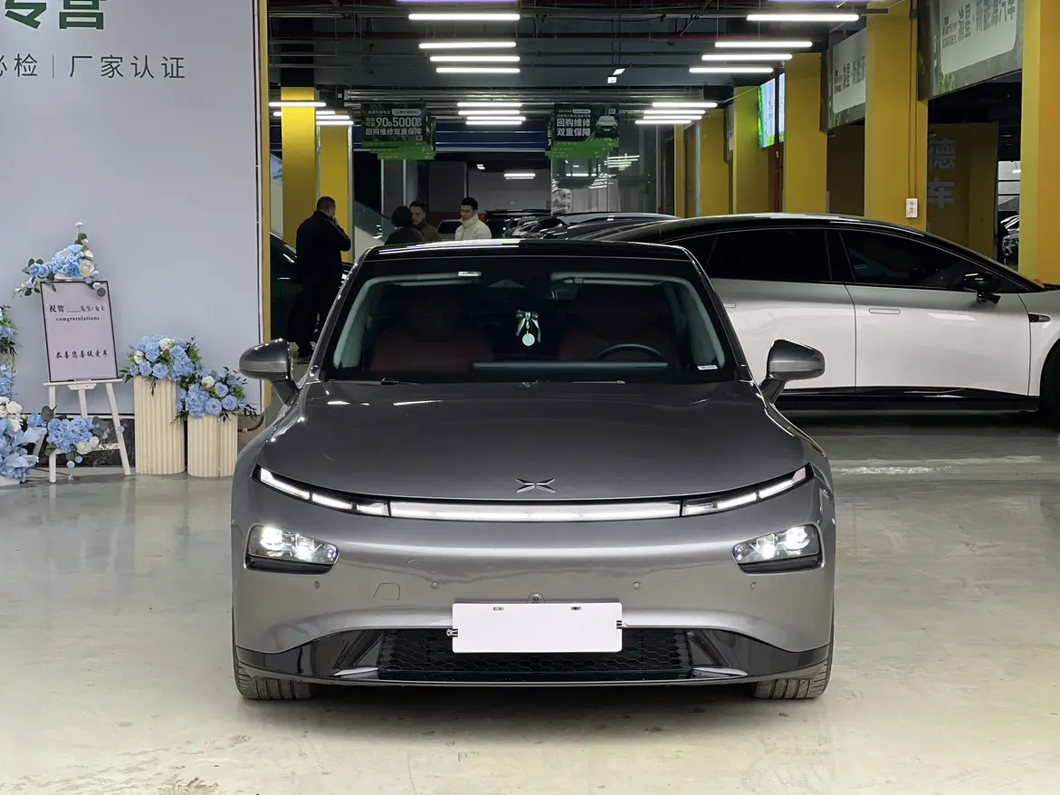 Xpeng P7  из Китая