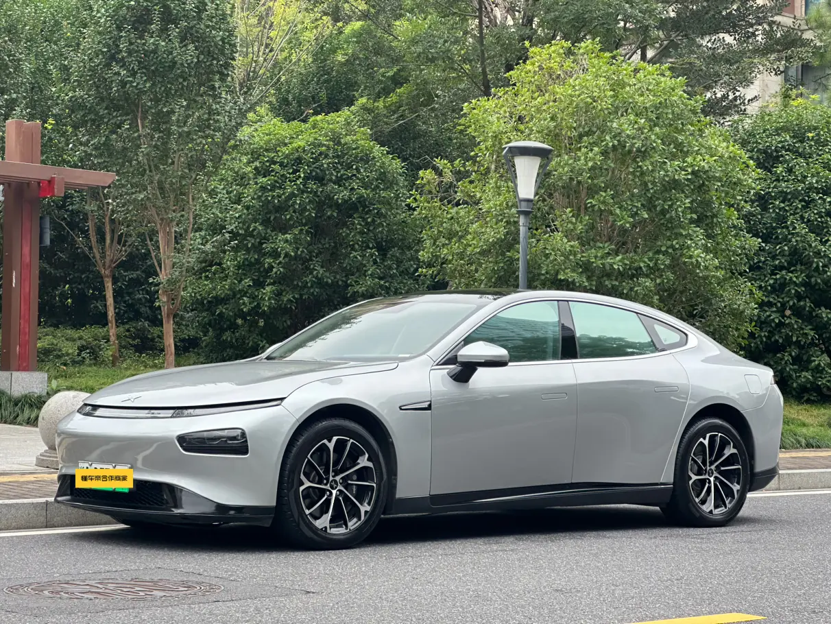 Xpeng P7  из Китая