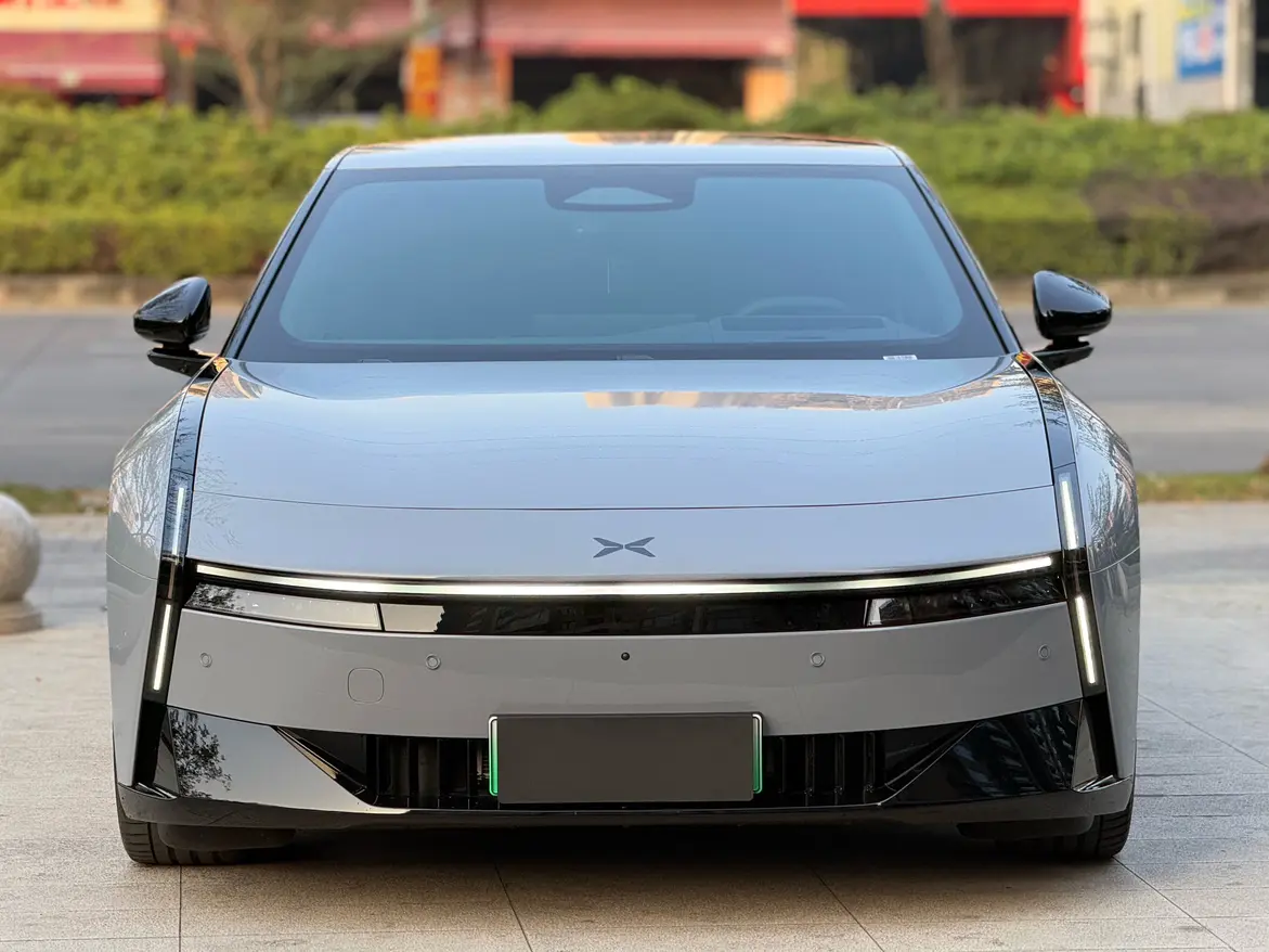 Xpeng P7  из Китая