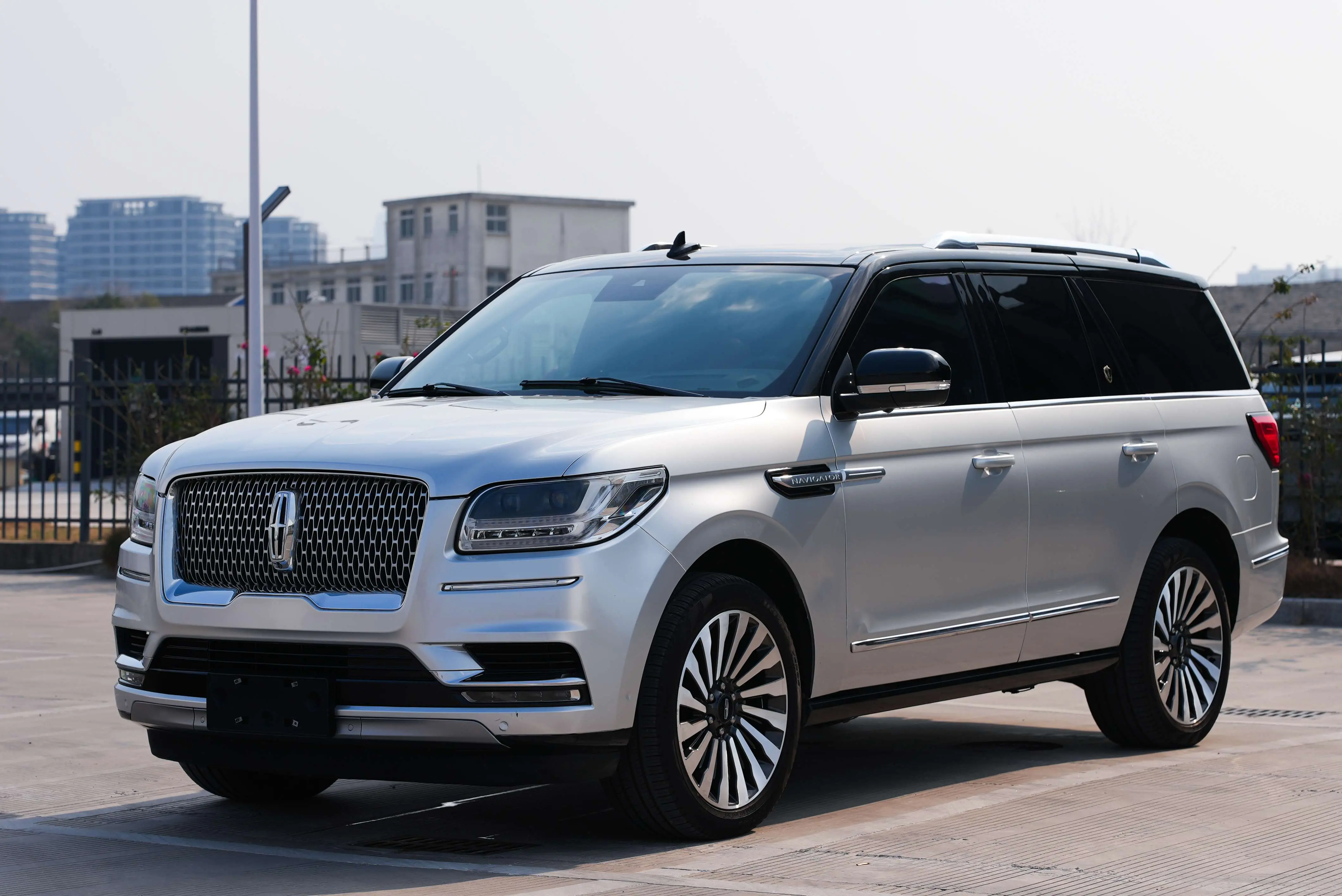 Lincoln Pilot  из Китая