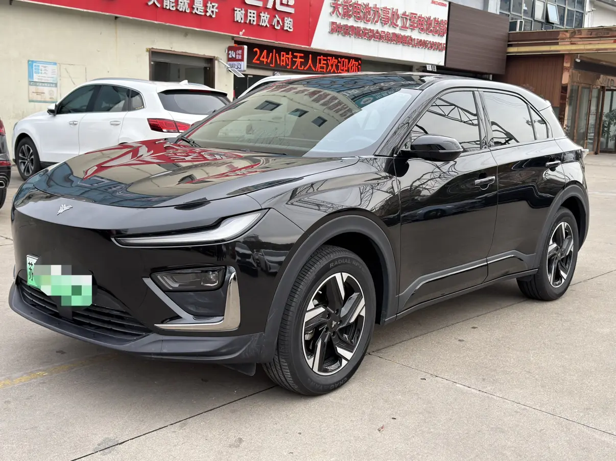 NETA NezhaX  из Китая