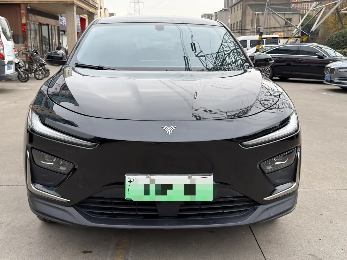 NETA NezhaX  из Китая