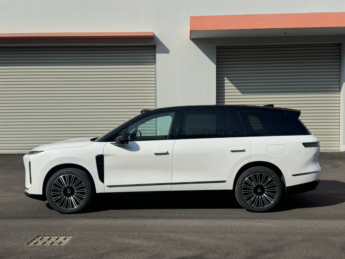 NIO ES8  из Китая