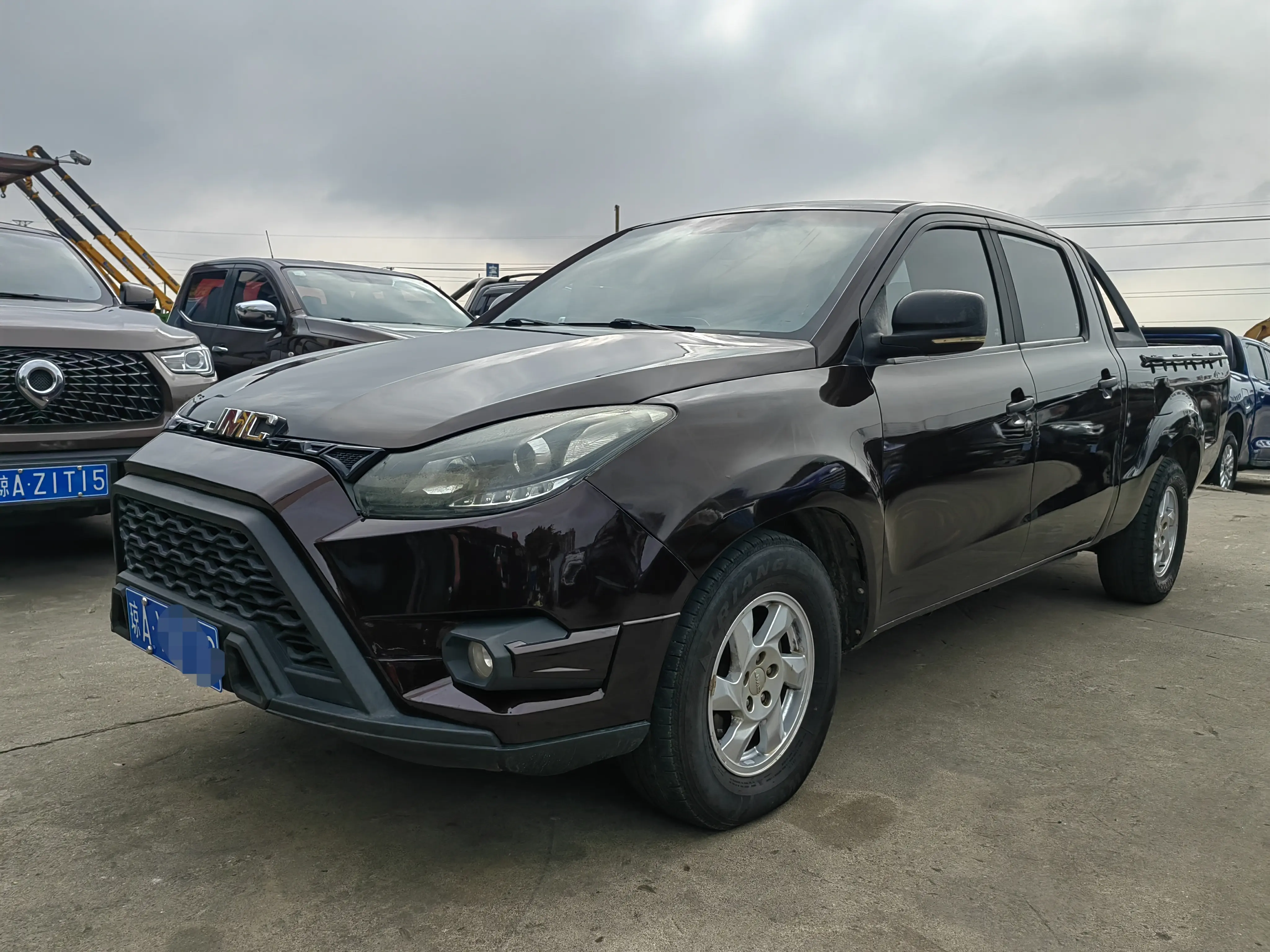 Jiangling Domain Tiger 5  из Китая