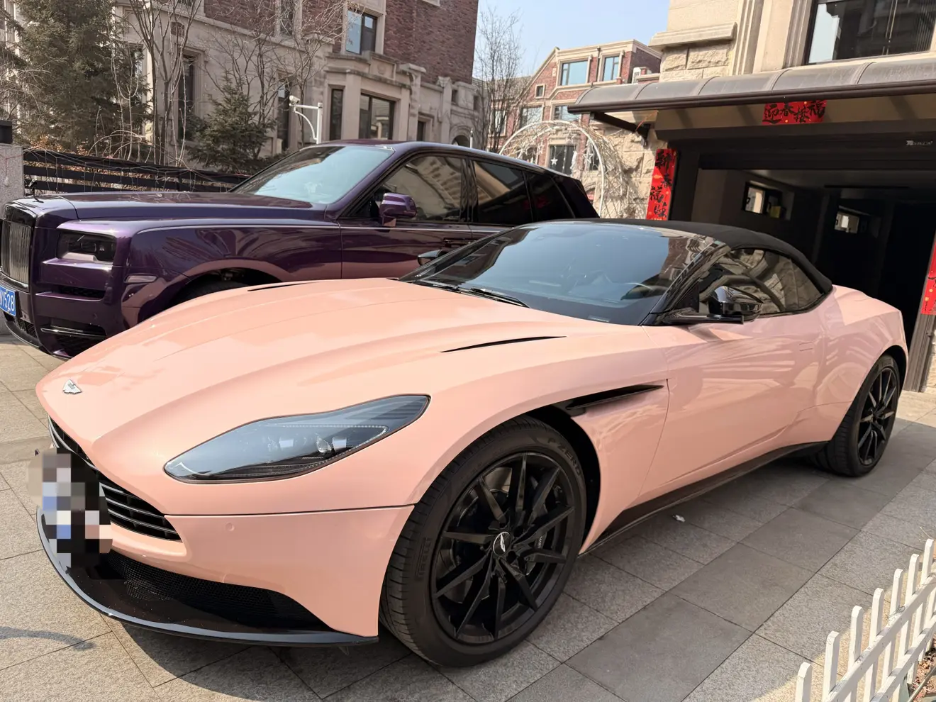 Aston Martin DB11  из Китая