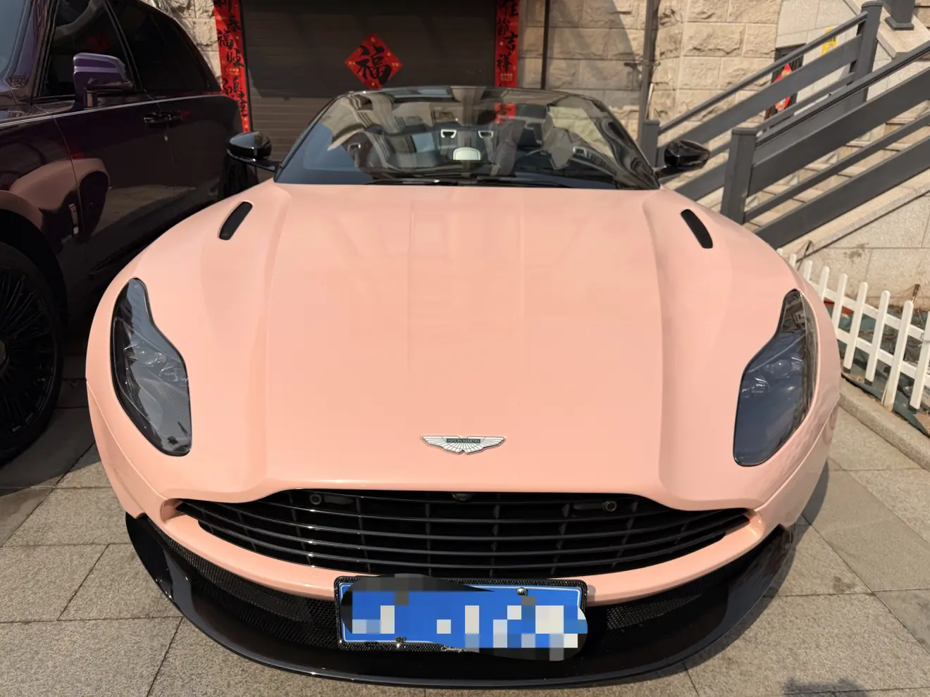 Aston Martin DB11  из Китая