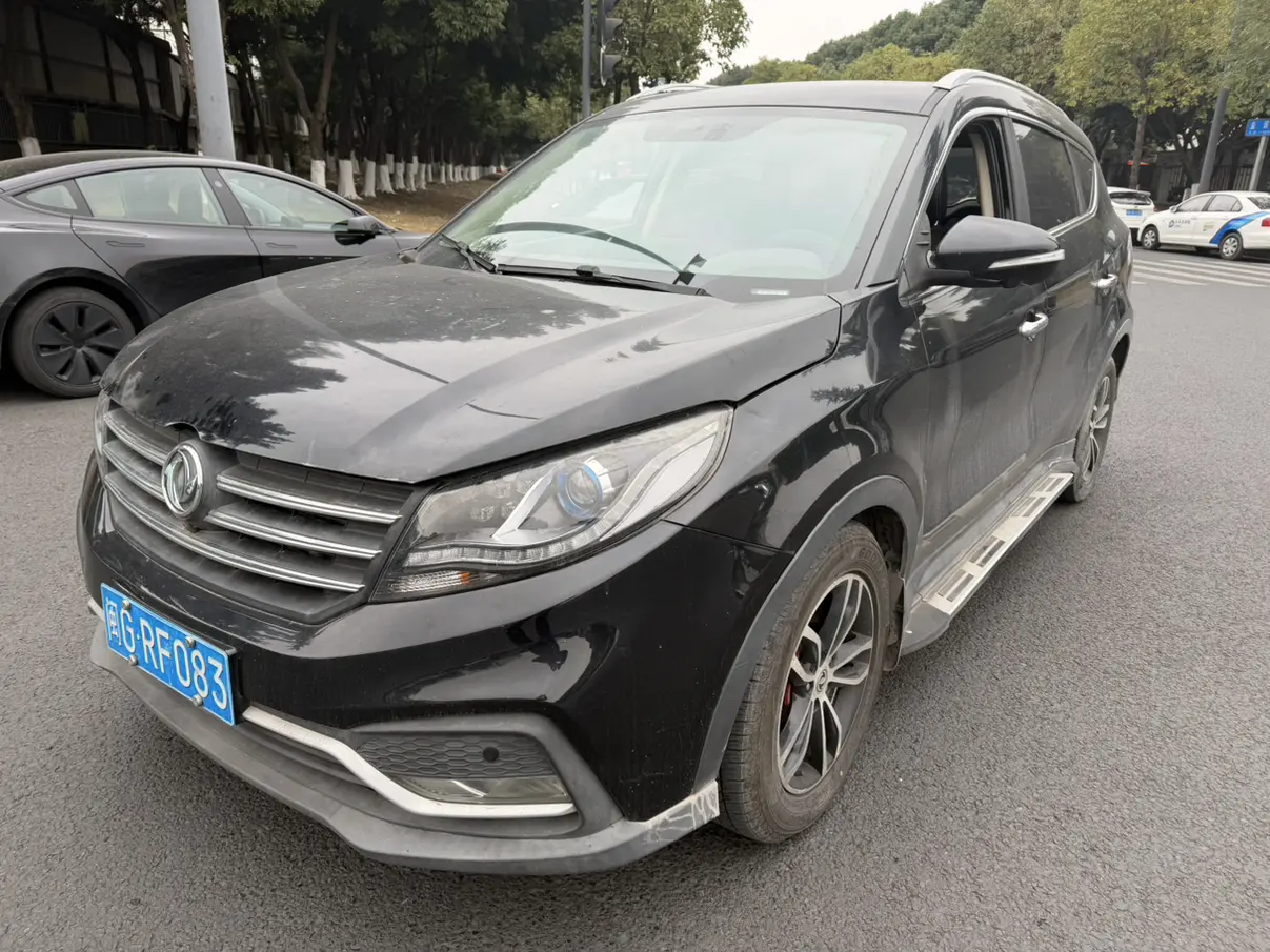 Dongfeng Fengon 580  из Китая