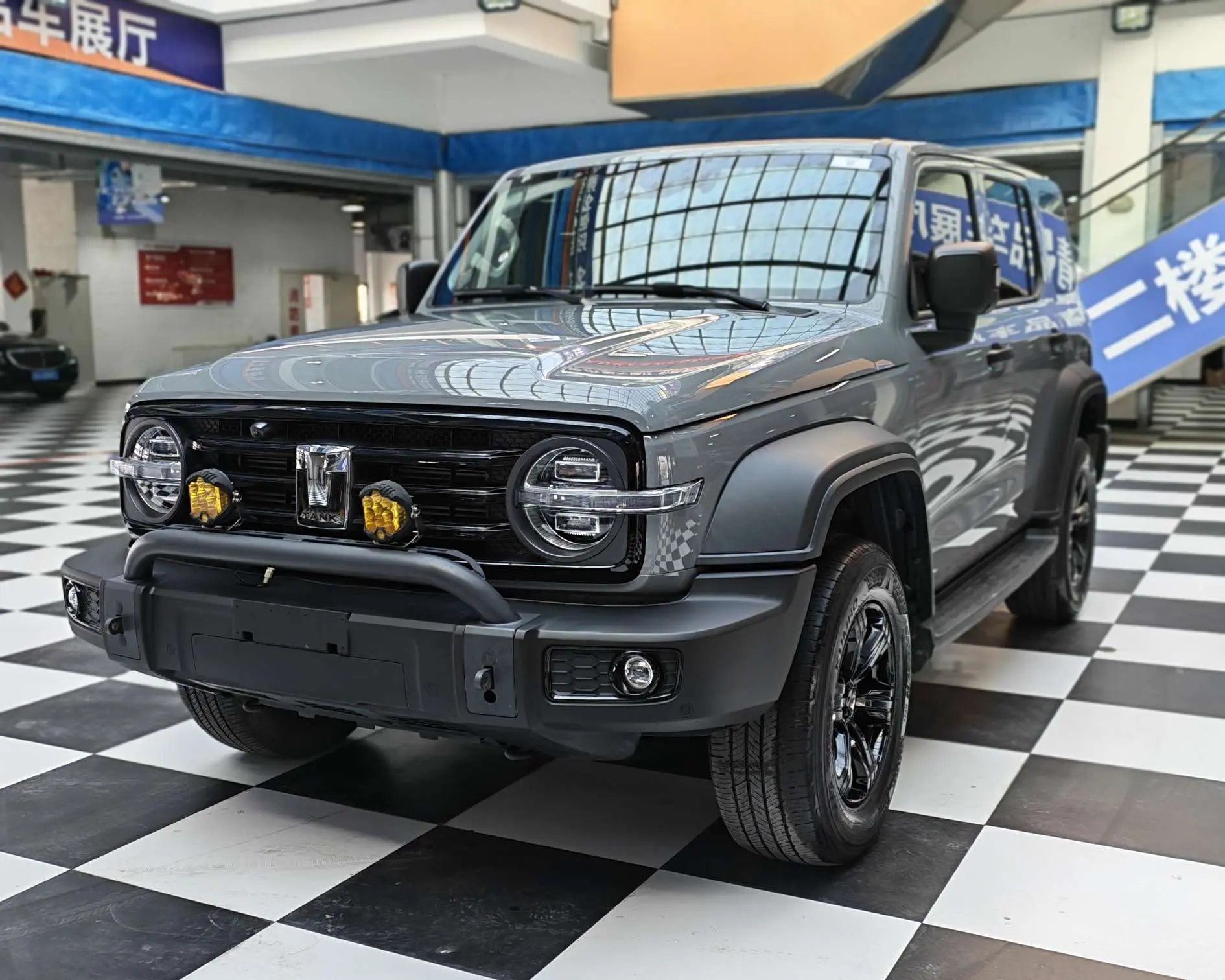 Tank 300  из Китая