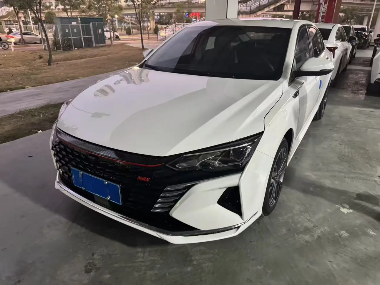 Dongfeng Yixuan MAX  из Китая
