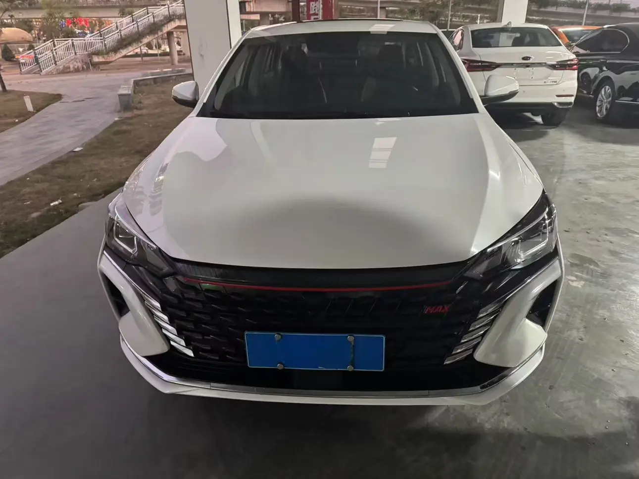 Dongfeng Yixuan MAX  из Китая
