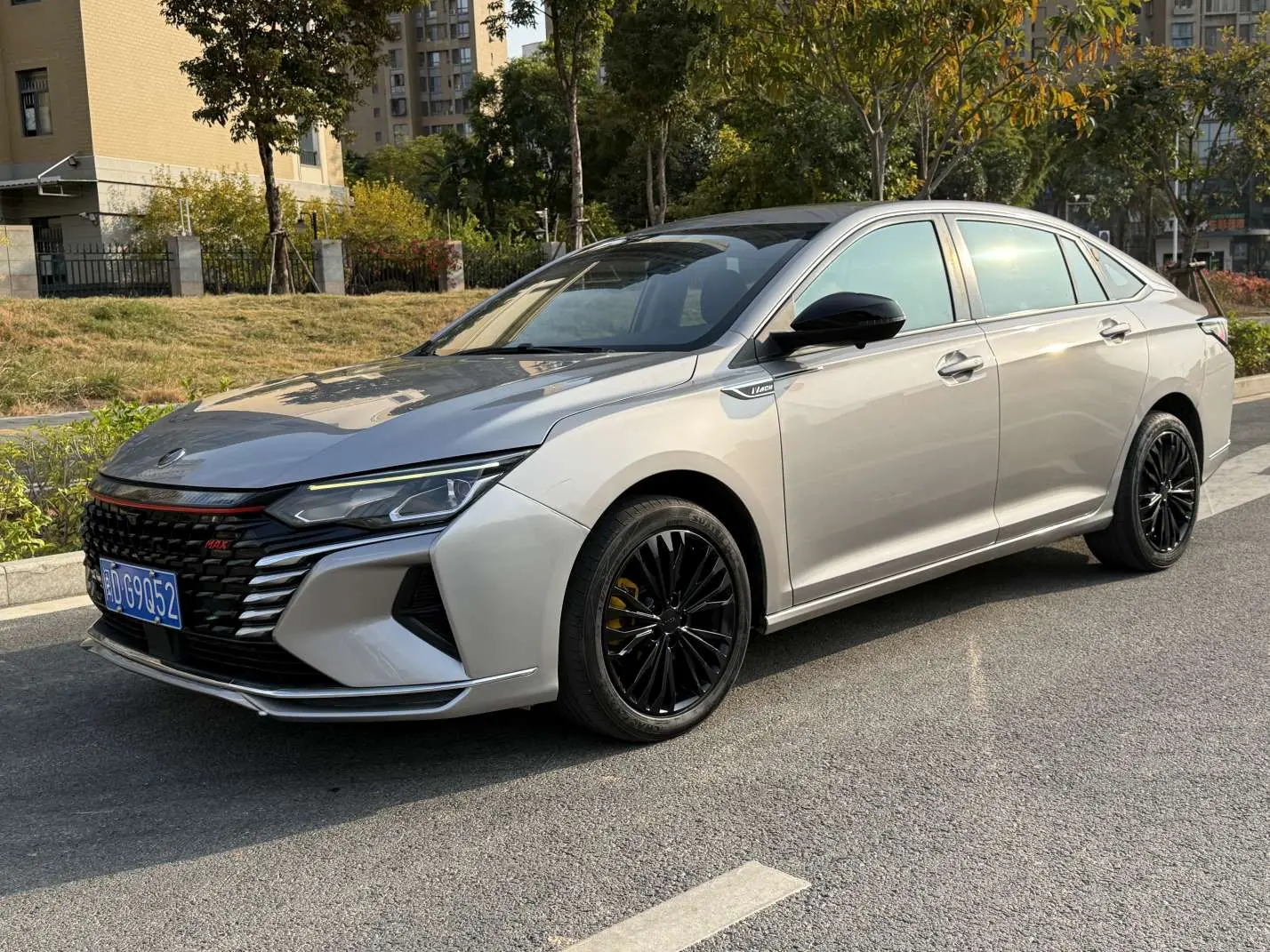 Dongfeng Yixuan MAX  из Китая