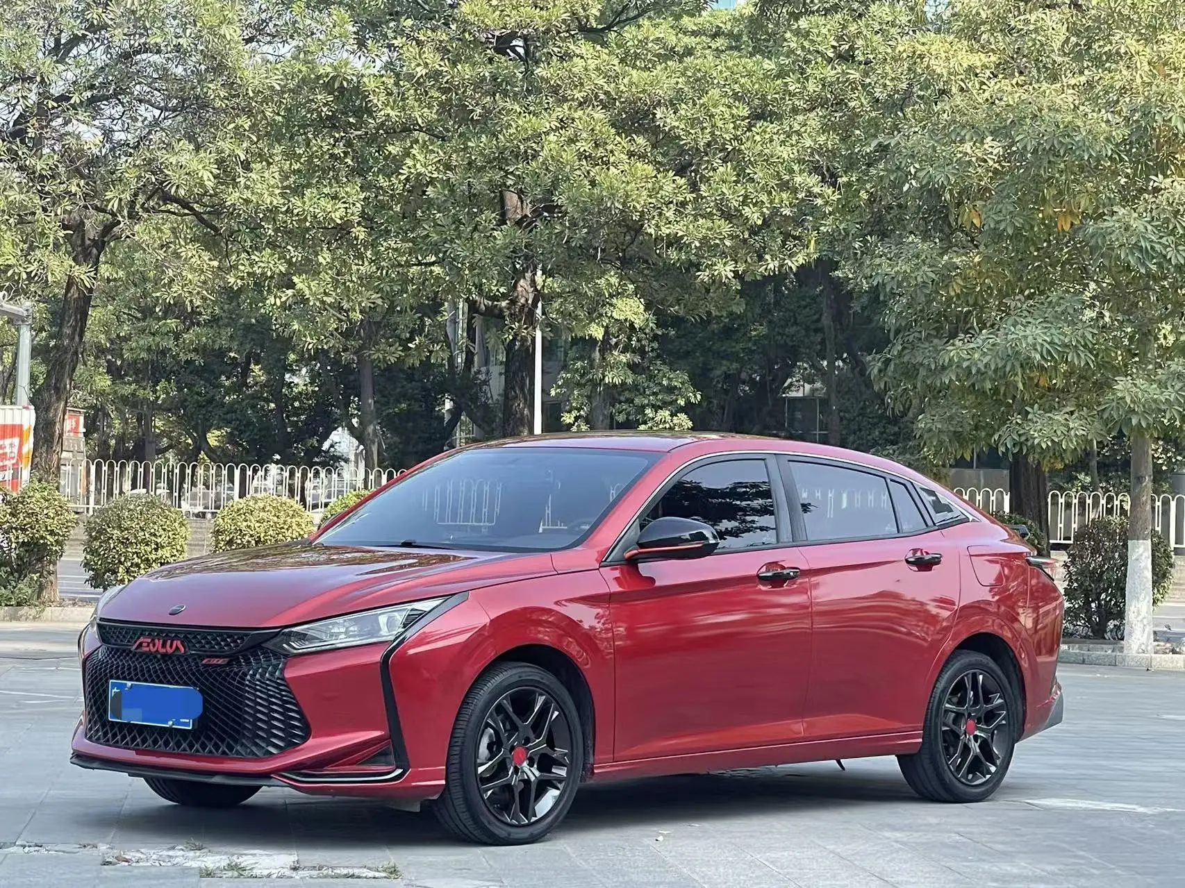 Dongfeng Yixuan  из Китая