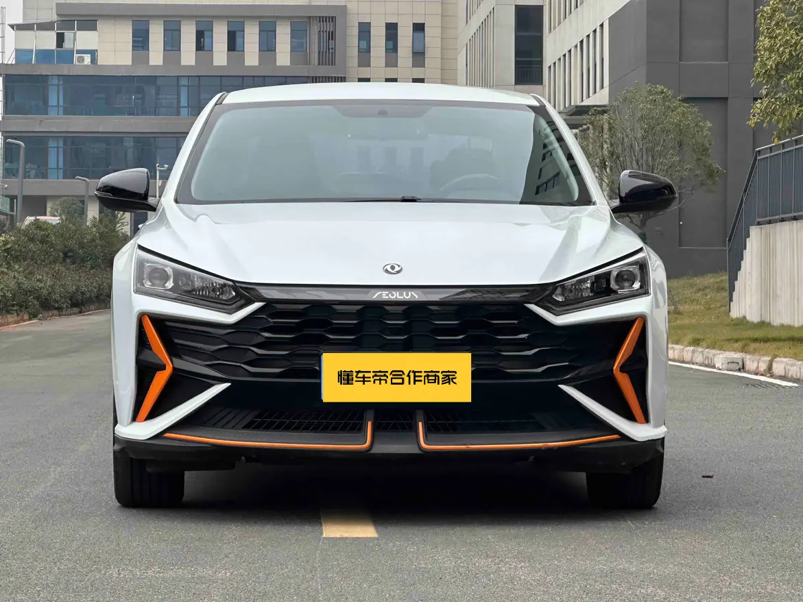 Dongfeng Yixuan  из Китая