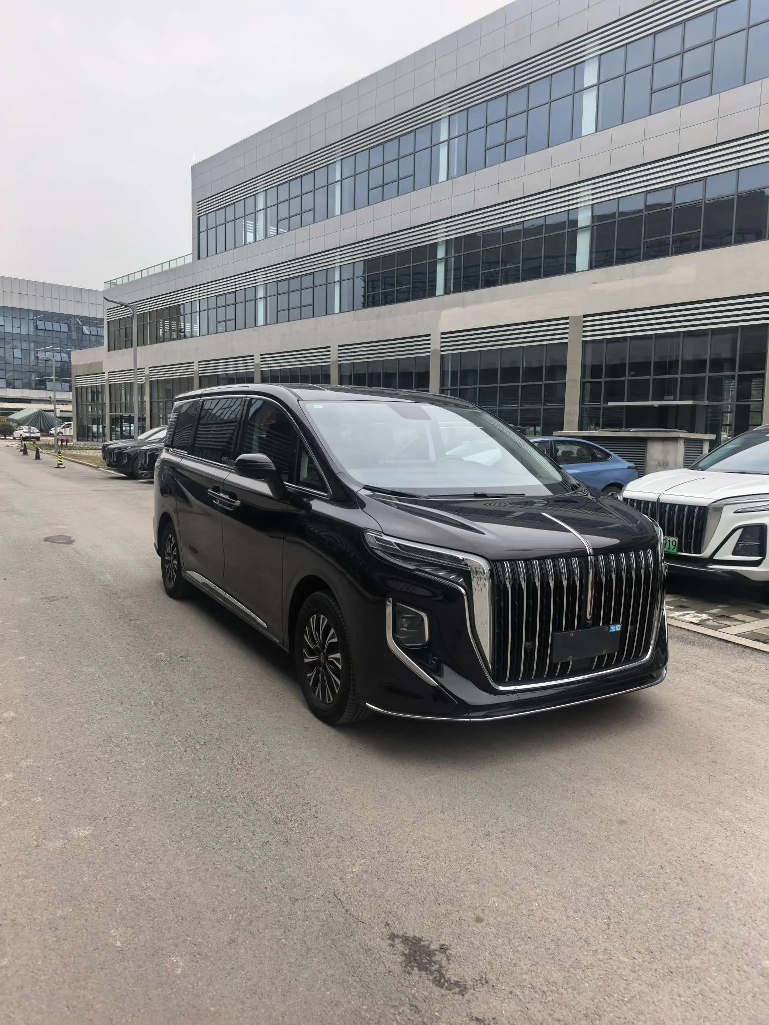 Hongqi HQ9 PHEV  из Китая