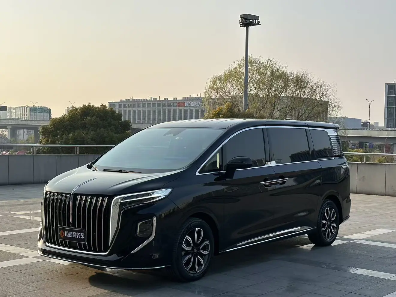 Hongqi HQ9  из Китая