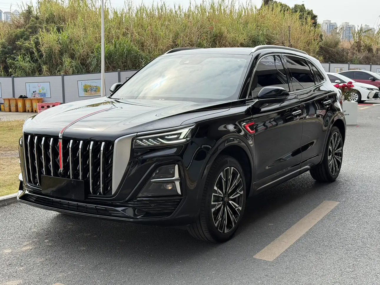 Hongqi HS5  из Китая